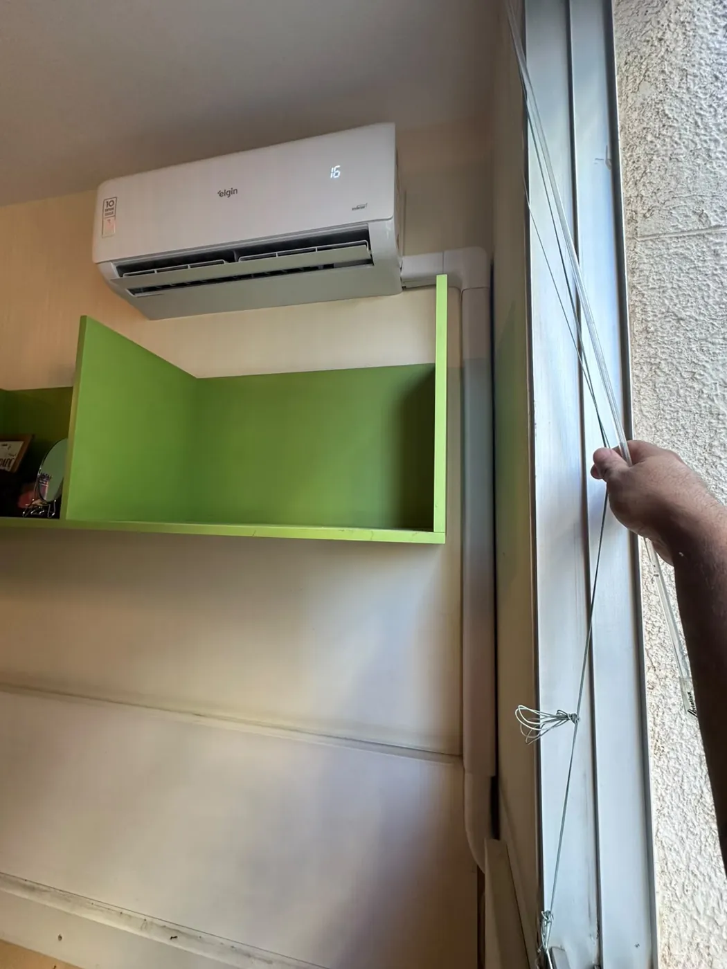 Acabamento da tubulação após instalação de ar-condicionado em BH