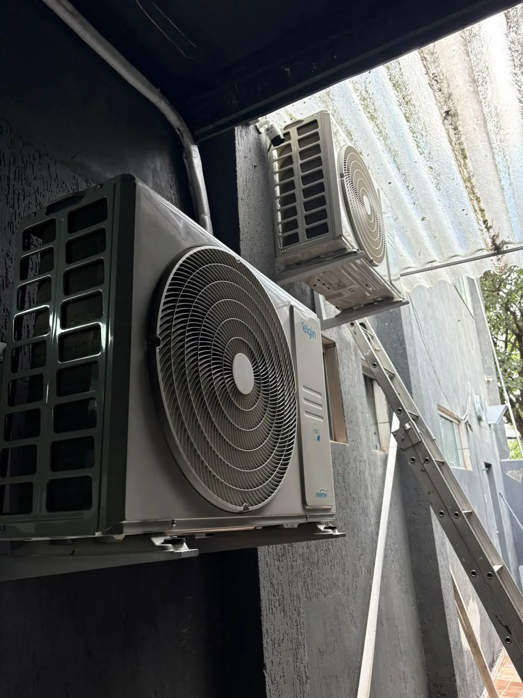 Condensadora de ar-condicionado atendida em manutenção preventiva em Belo Horizonte